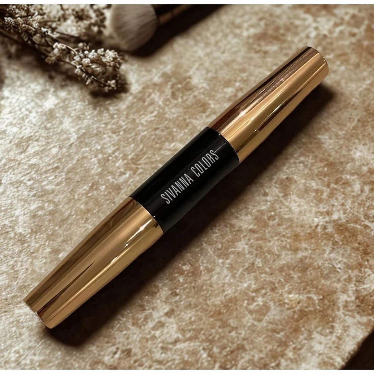 Mascara for lengthening and thickening eyelashes in two directions